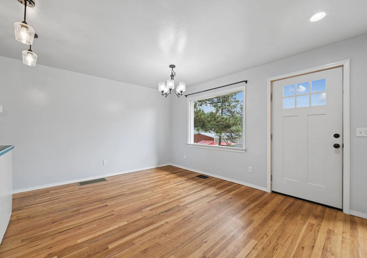 Beautifully Renovated 3-Bedroom Home in Kila $2,600/Month — Photo 4