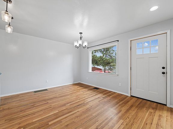 4th image of 400 2nd St E