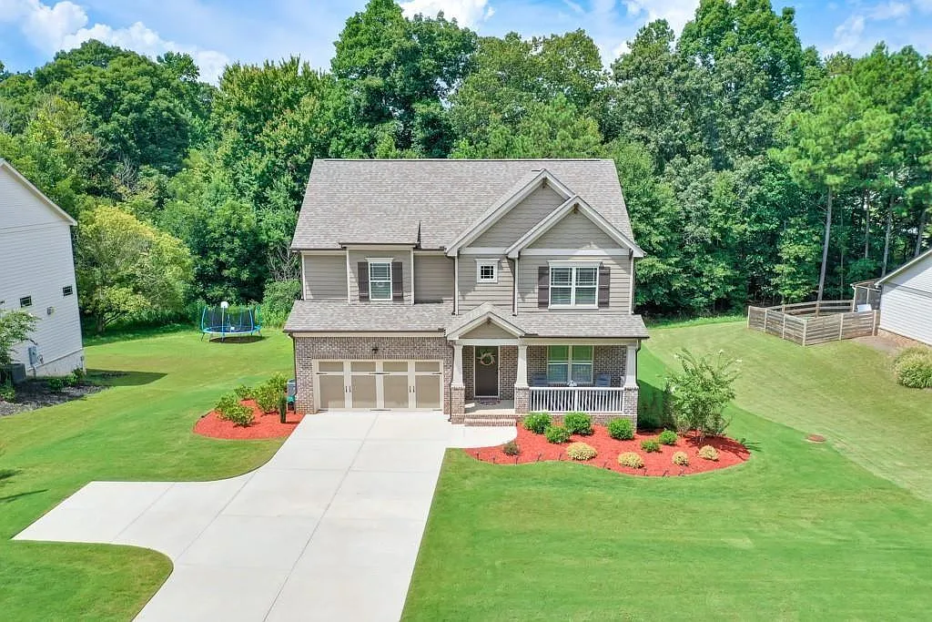 4 bed, 2.5 bath, 2433 sqft, $2,800 — Photo 4
