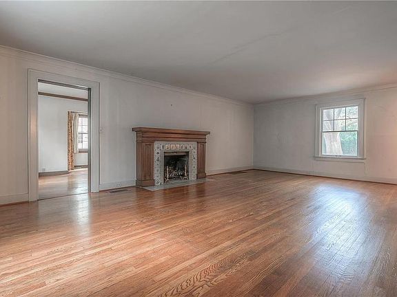 4th image of 611 W 67th St