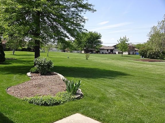 2nd image of 15508 Maple Ct