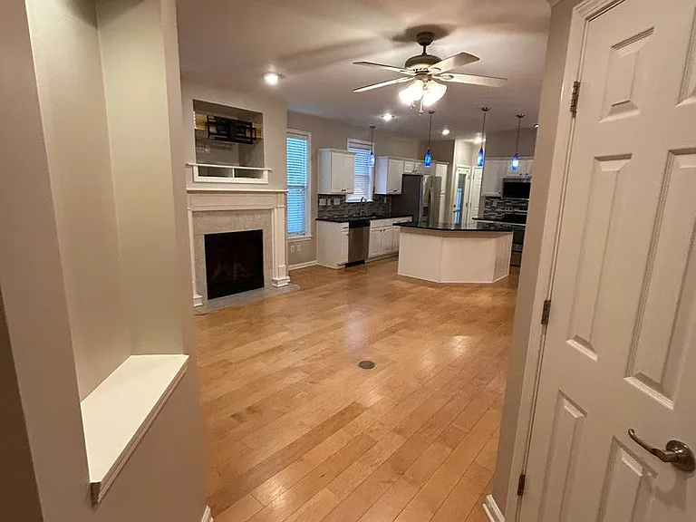 1390 Island Town Dr — Photo 7