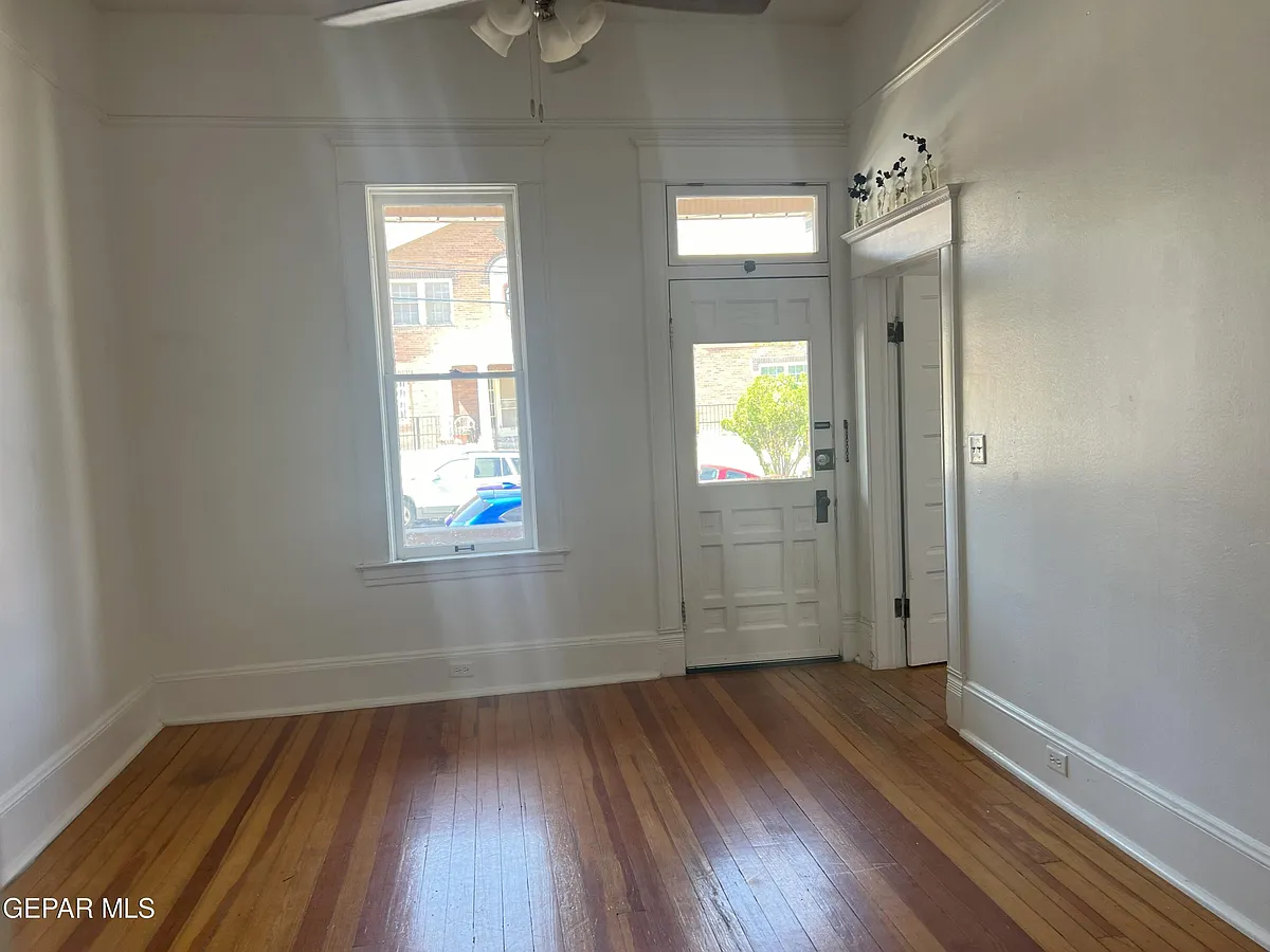 Building Photo - 1124 N El Paso St #1