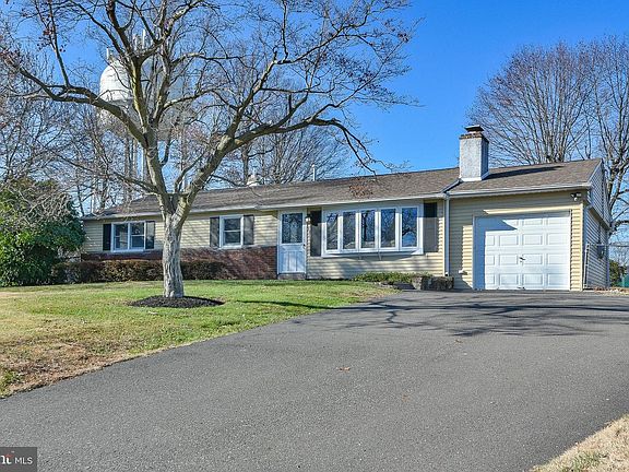 3rd image of 120 Holly Dr