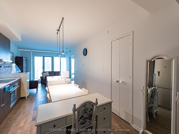 4th image of 1 Bloor St E #1708