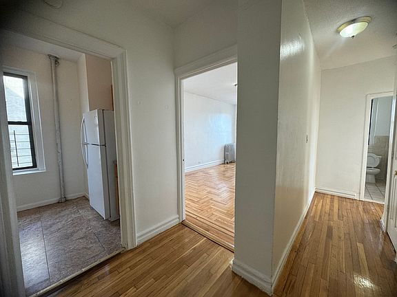 3rd image of 3204 Holland Ave APT 5J