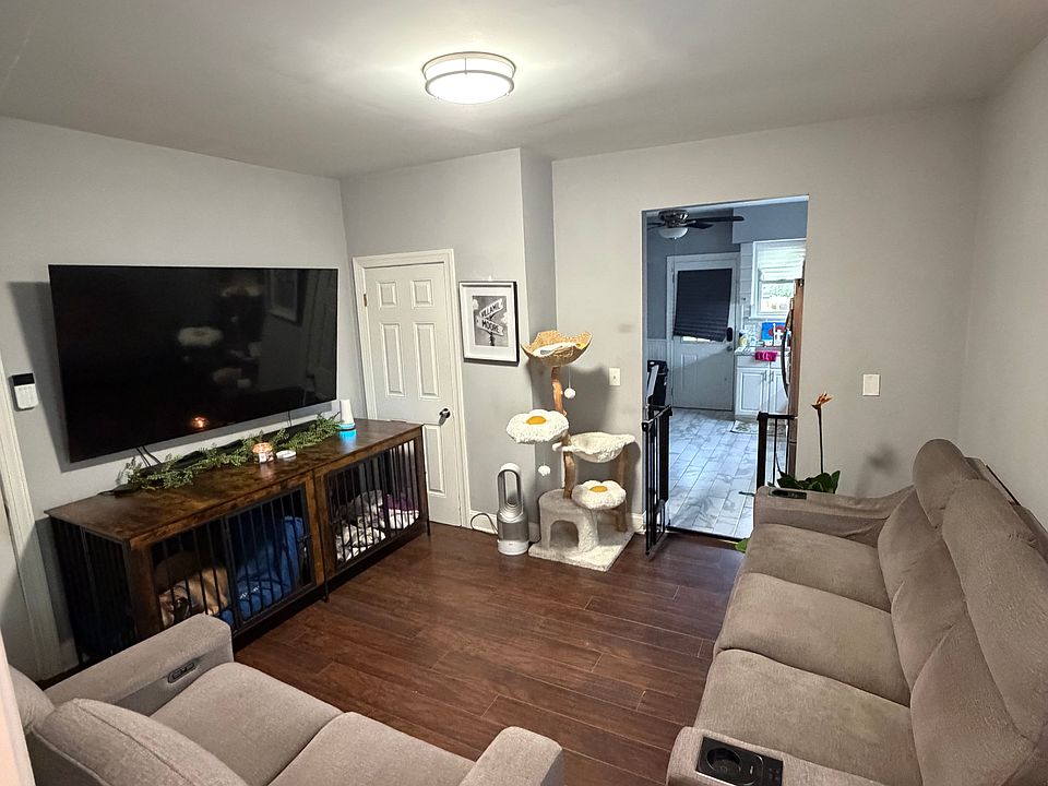 1st image of 724 Ringwood Ave #1