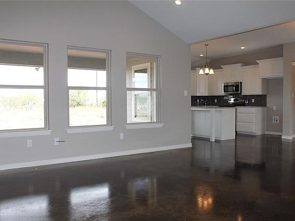 4th image of 108 Foxtrot Ln