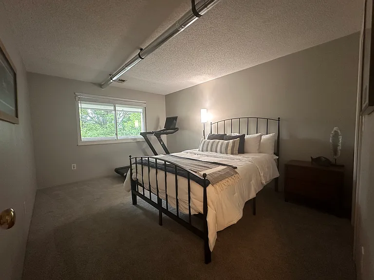Guest bedroom
