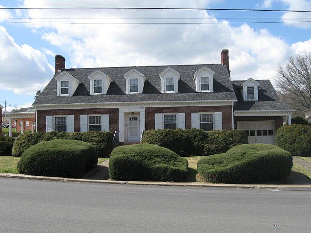 1st image of 48 Parkwood Dr