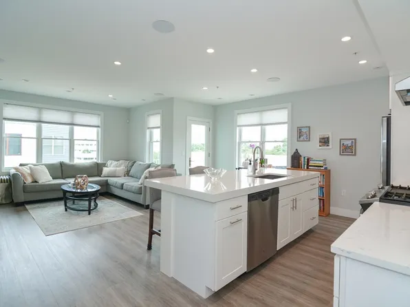 151 Hancock St #15, Quincy, MA 02171