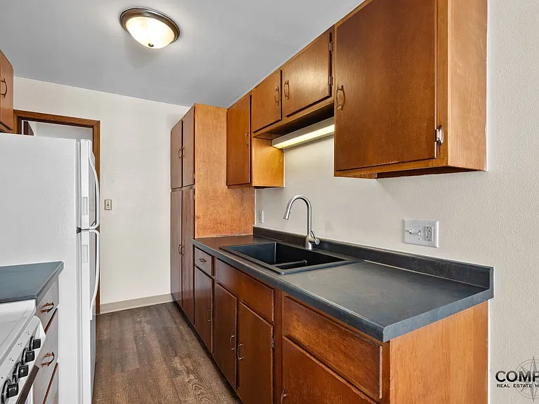 417 Washington St Apartments — Photo 18