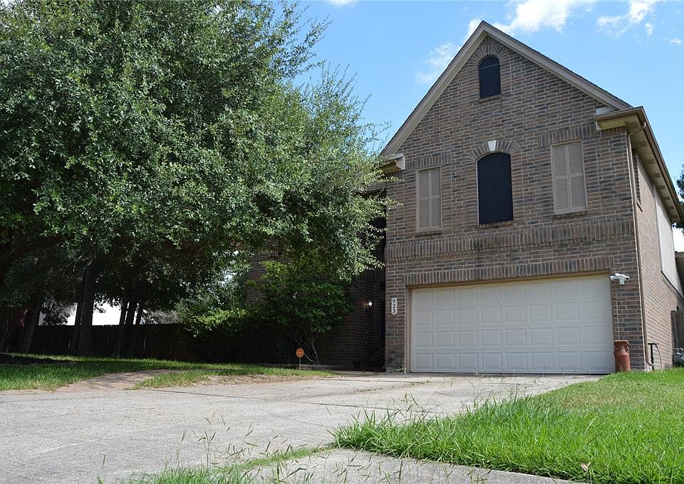1st image of 923 Highland Woods Dr