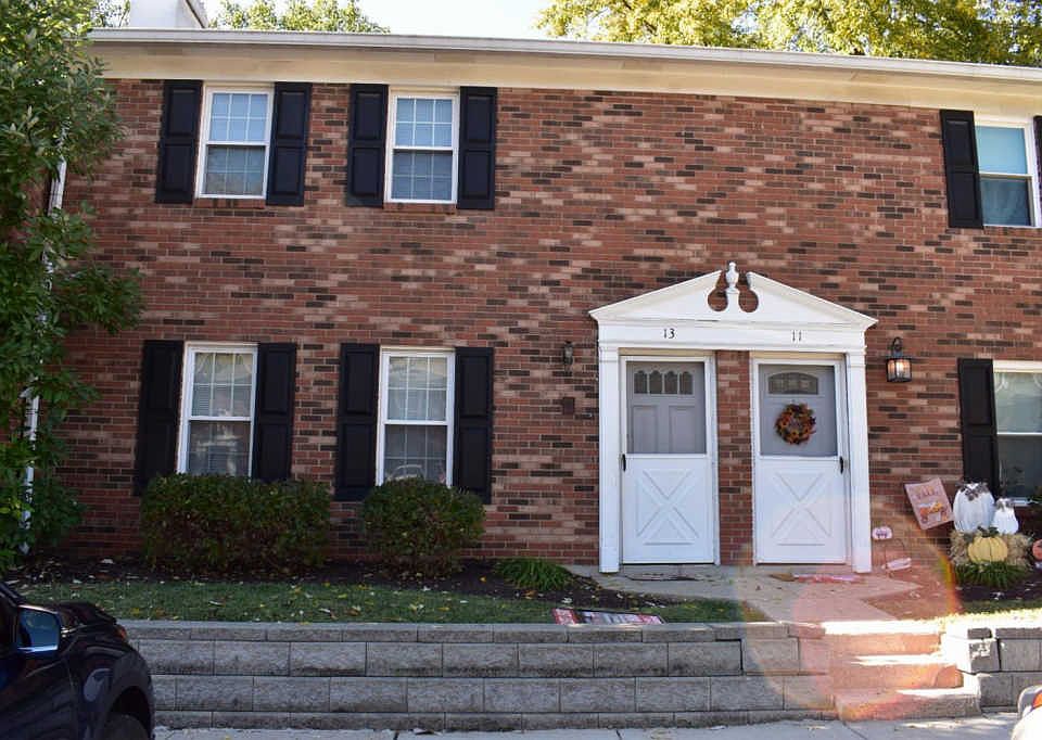 1st image of 13 Queens Ct #13