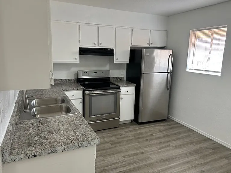 200 S Doran — Photo 7