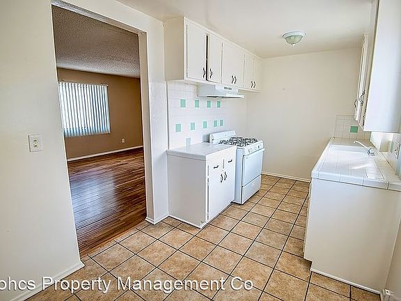 4th image of 919 S Flower St APT 3