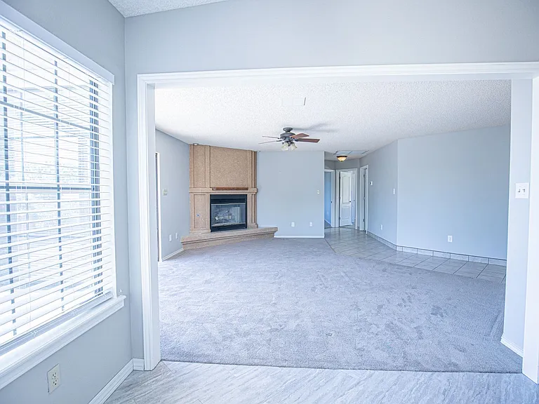 712 Caprock Ct — Photo 3