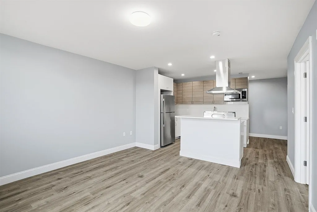 1 bed, 1.0 bath, 558 sqft, $2,875 — Photo 2