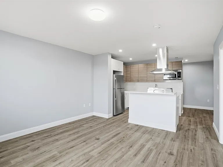632 Centre St #305 — Photo 2