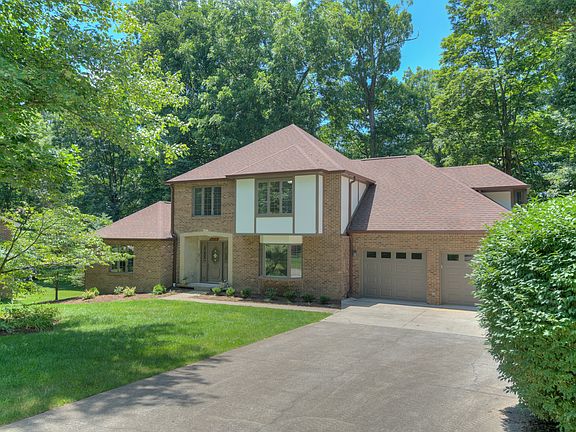 2nd image of 4010 Tall Oaks Dr
