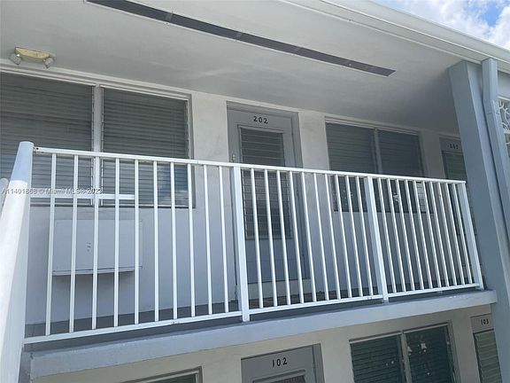 3rd image of 2020 NE 51st Ct APT 202
