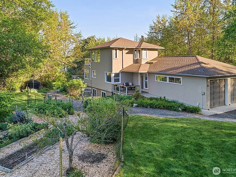 33 N Bay Ln — Photo 2
