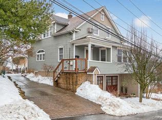 28 Jane St, Roslyn Heights, NY 11577