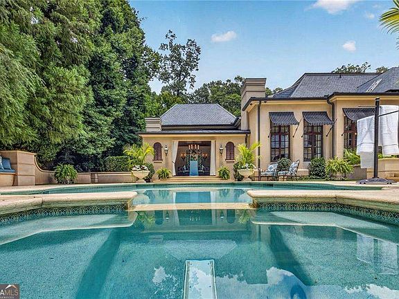 2nd image of 675 W Paces Ferry Rd NW Unit 14