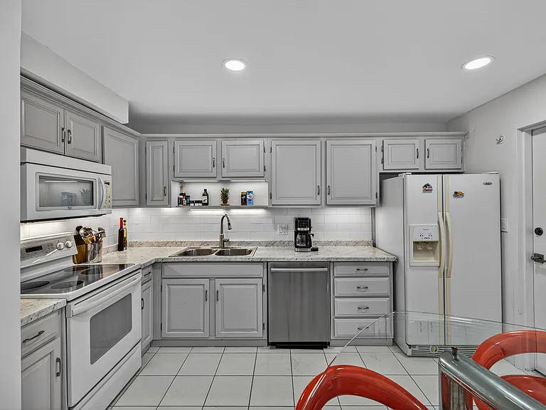 1370 S Ocean Blvd #306 — Photo 9