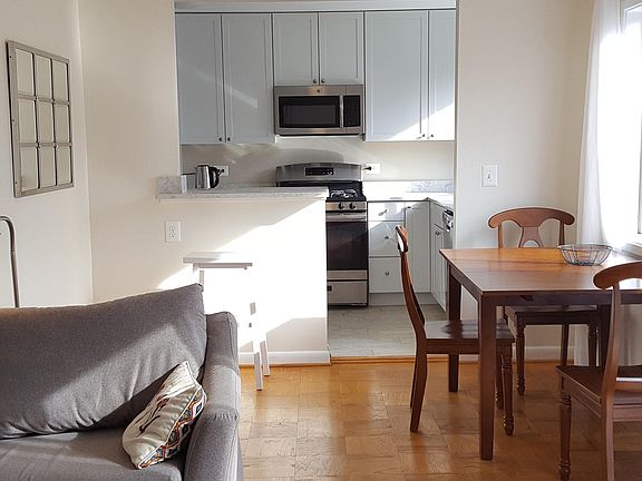 5th image of 10655 Weymouth St #10655