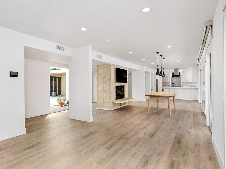 1609 Anita Ln — Photo 10