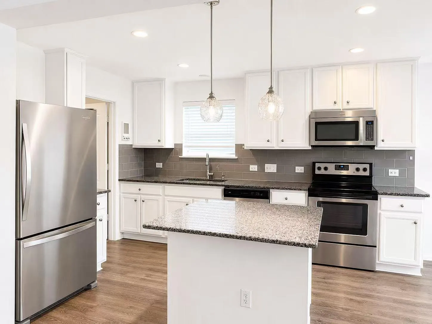 3 bed, 2.5 bath, 1665 sqft, $1,925 — Photo 4