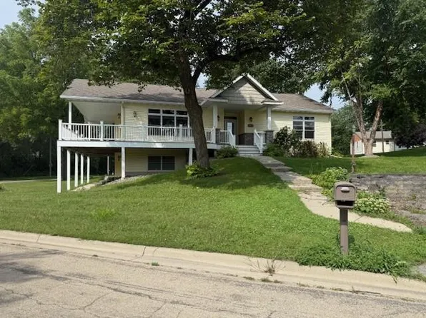 709 Blackmer Ave, Albert Lea, MN 56007