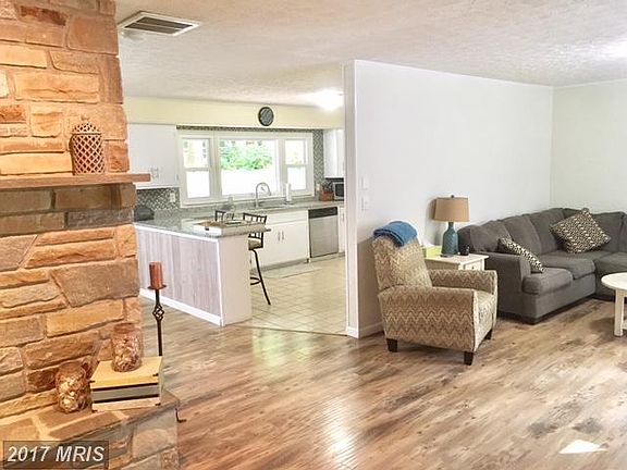 5th image of 1003 Londonderry Dr