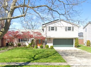 16 Ranch Trl, Williamsville, NY 14221