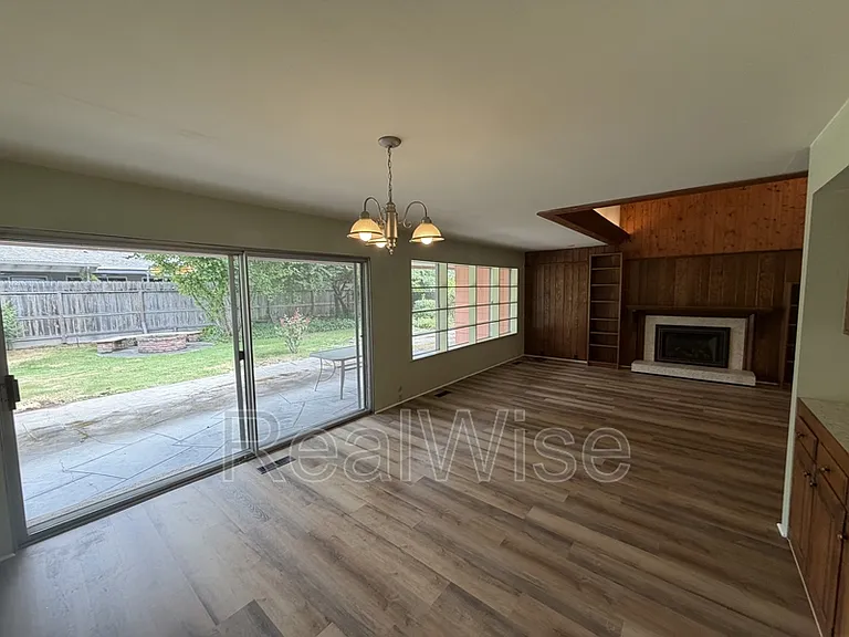 710 NW Midland Ave — Photo 17