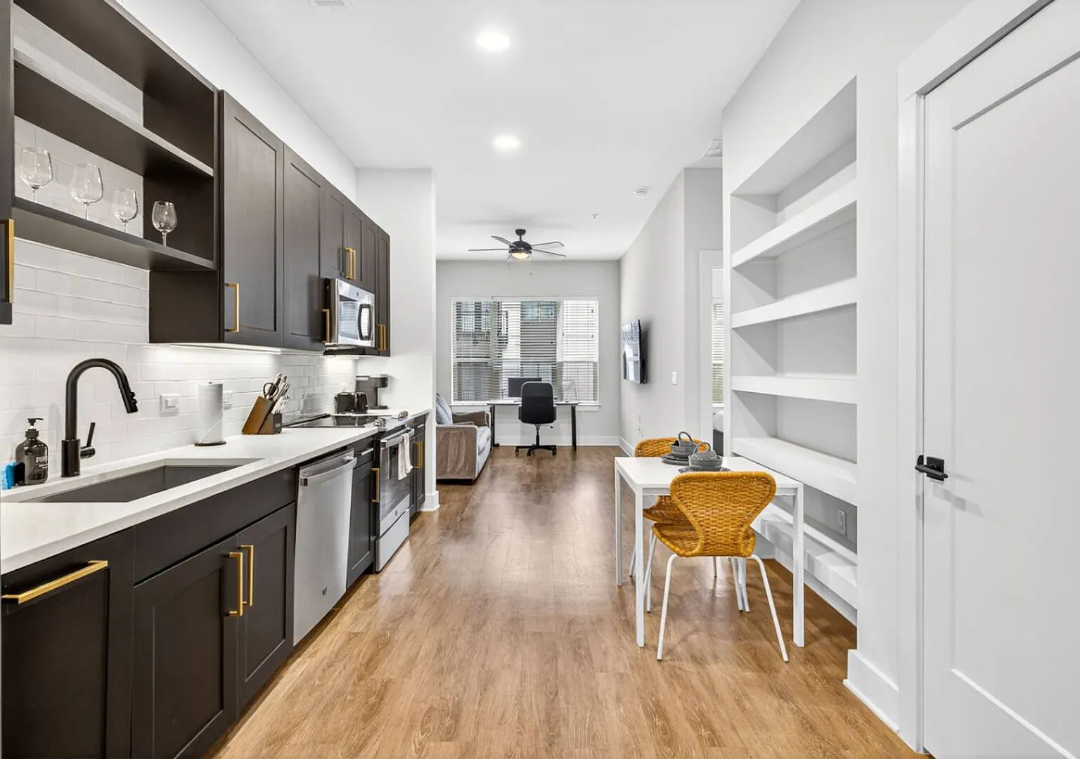 Stylish 1BR in Heart of Midtown Tampa — Photo 2