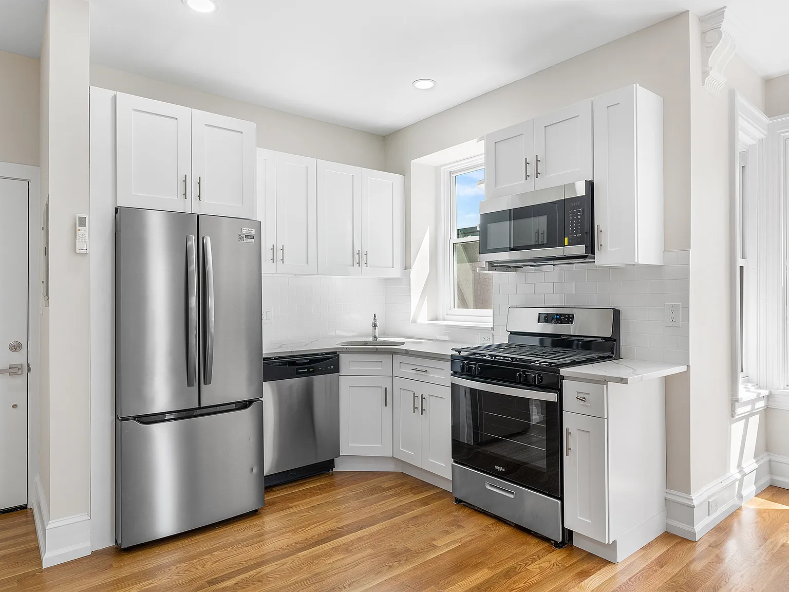 2 bed, 1000 sqft, $2,850 — Photo 4