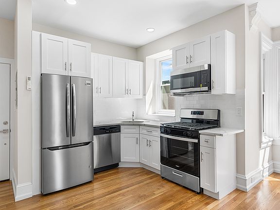 4th image of 2309 Green St #3F