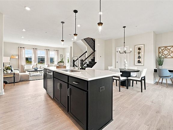 5th image of 415 Lindon Way