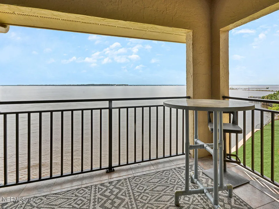 2099 Winterbourne E #306