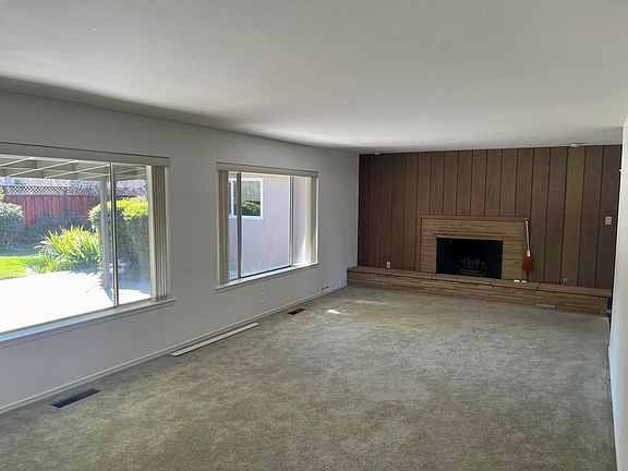 3rd image of 1152 Berkshire Dr