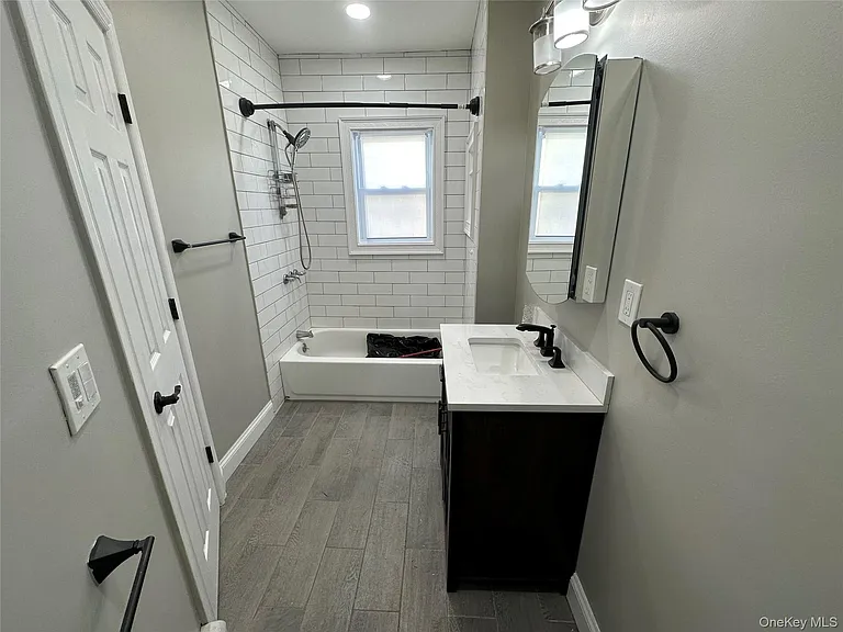 8 Leach St #1 — Photo 5
