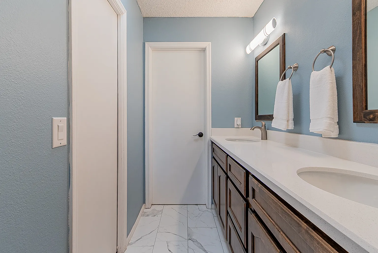 $1,650 a month Fully Furnished Rental! — Photo 3