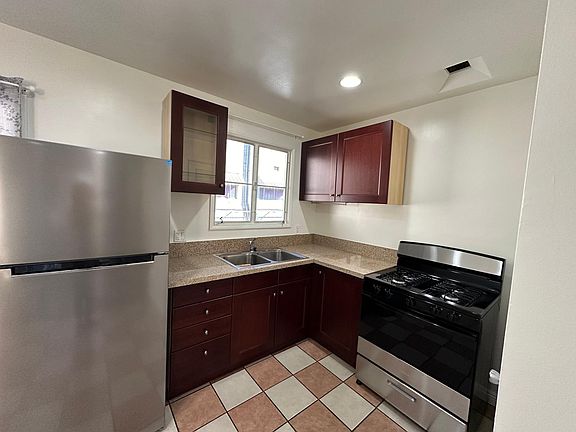 3rd image of 4712 Elmwood Ave APT 6