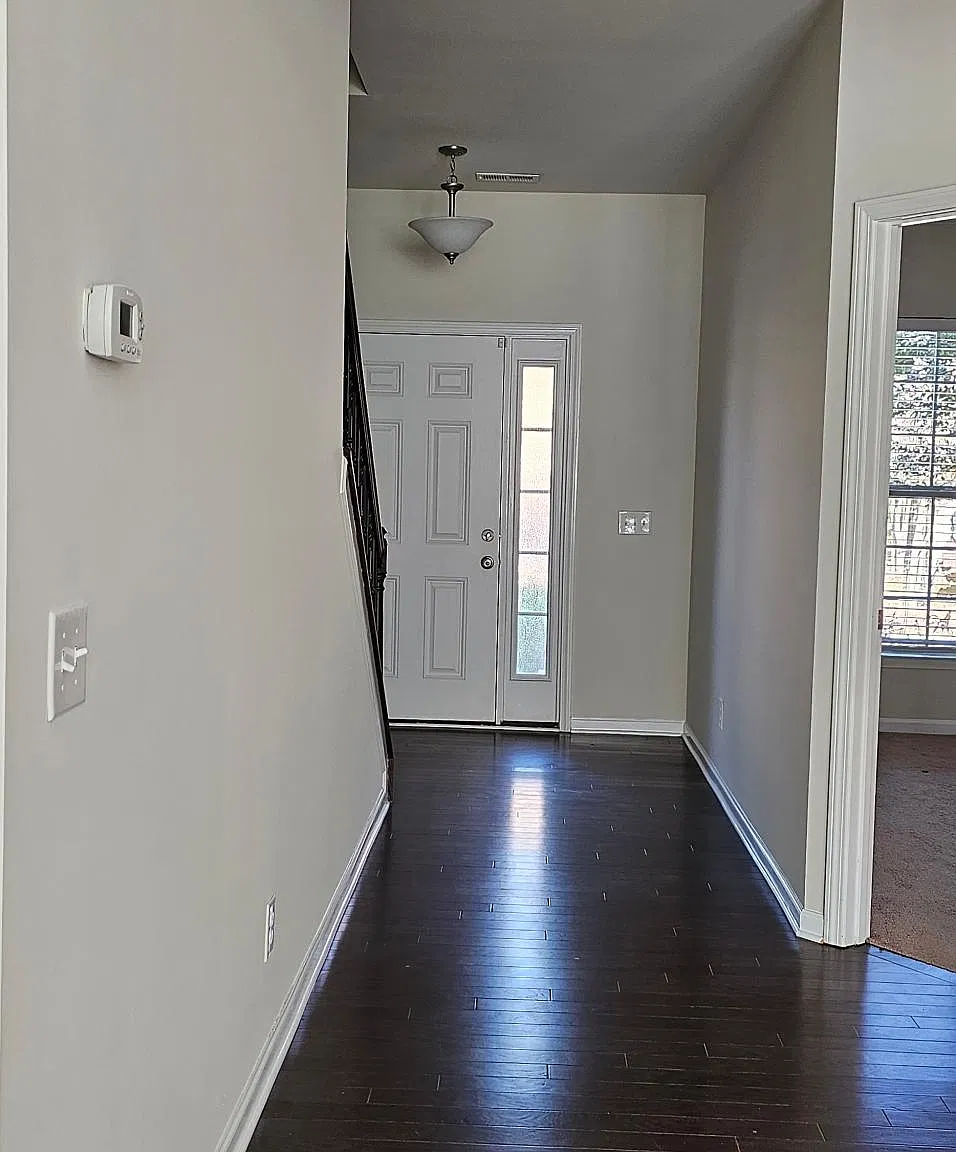 4 bed, 2800 sqft, $2,649 — Photo 2