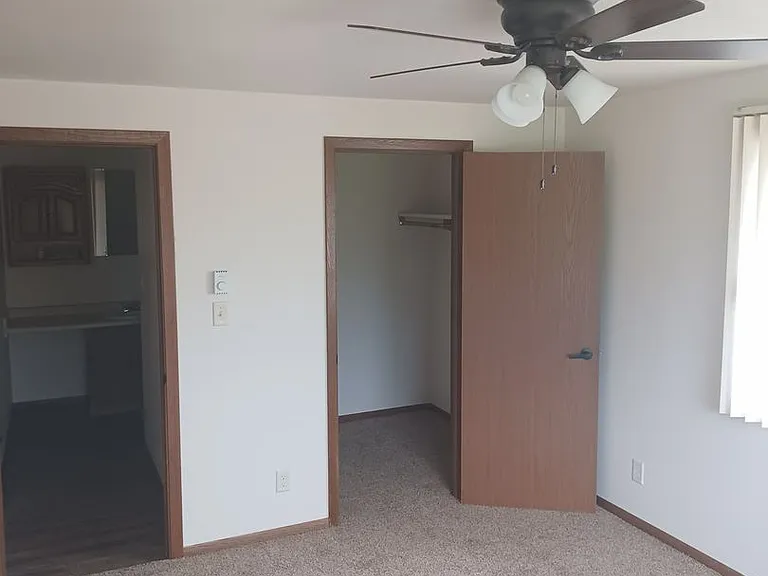 1025 Willow Ave — Photo 5