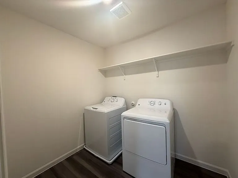 2210 Meadow Park Dr — Photo 31