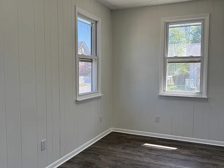 517 Bentley Ave — Photo 4