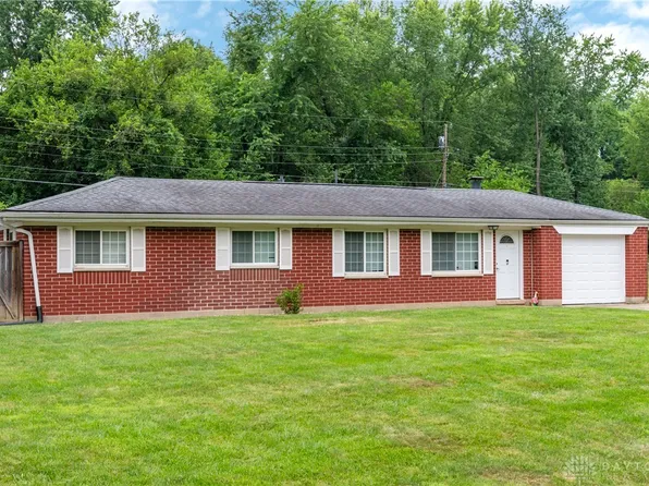 816 Country View Dr, Dayton, OH 45430